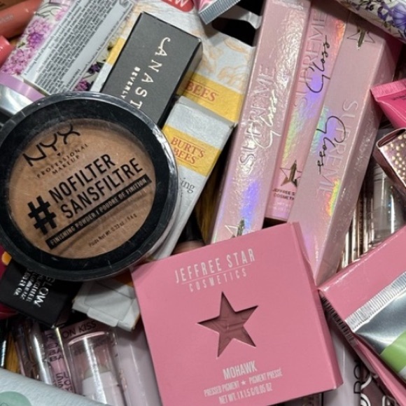 Mystery Beauty Box 10 Piece Lot Grab Bag - Makeup Skincare Lotion All NEW - Picture 7 of 10